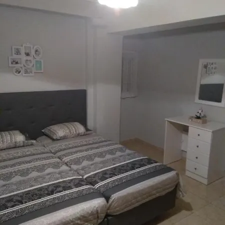 Elli With Free Private Parking Hostel *