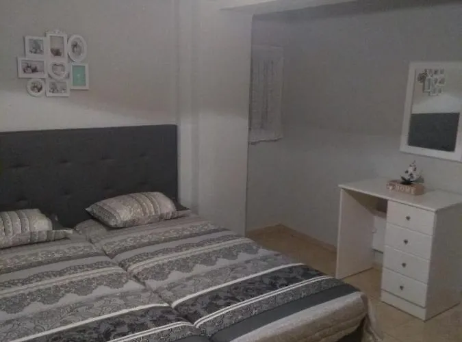 Elli With Free Private Parking Hostel *