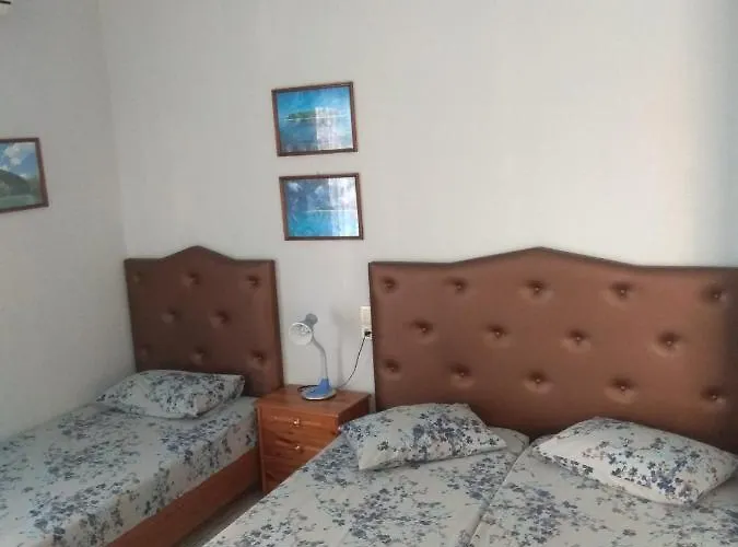 Elli With Free Private Parking Hostel *