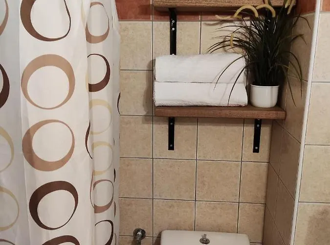 Elli With Free Private Parking Hostel *