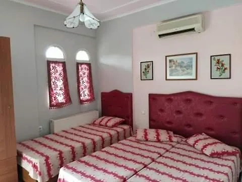 Hostal Elli With Free Private Parking Olympiakí Aktí