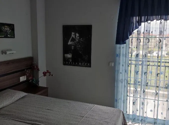 Hostal Elli With Free Private Parking Olympiakí Aktí