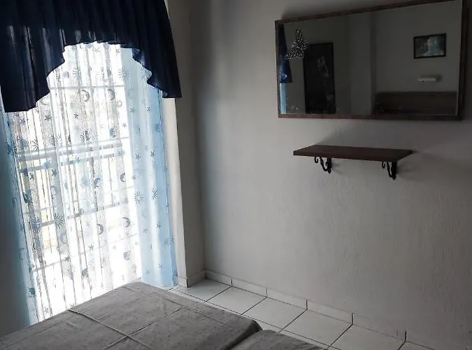 Elli With Free Private Parking *