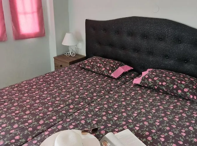 Elli With Free Private Parking Hostal