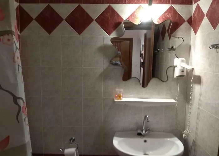 Elli With Free Private Parking Hostal