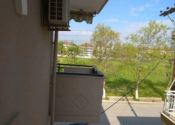 Elli With Free Private Parking