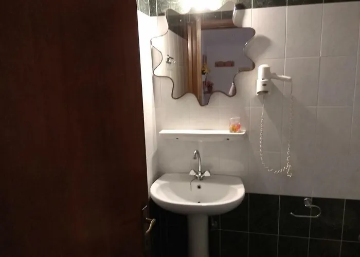 Elli With Free Private Parking Hostal