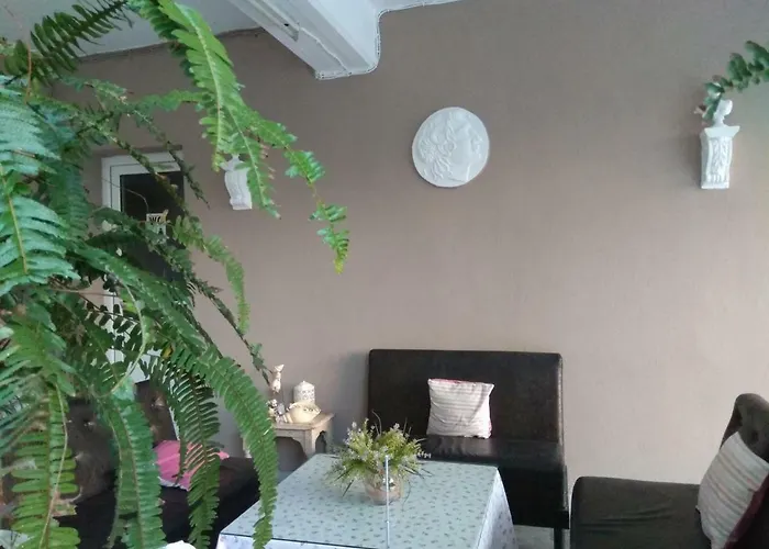 Hostal Elli With Free Private Parking *